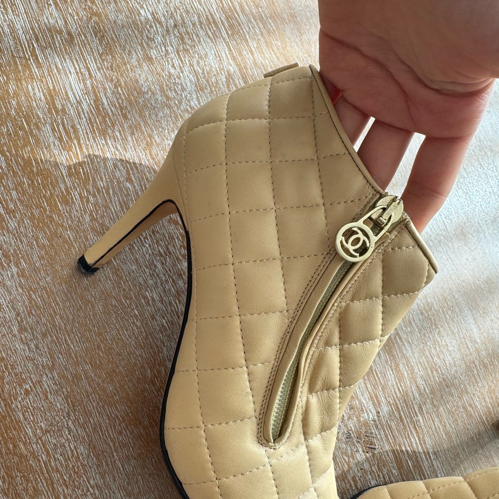 Chanel Quilted Tan and Black Women's Shoes - Picture 4 of 10